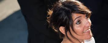 Florence foresti a su immédiatement s'imposer comme un poids lourds de l'humour français, accompagné pour ses duos par les ténors du moment elle nous présente un show plein d énergie et. Complexee Par Son Nez Florence Foresti A Toujours Refuse La Chirurgie Esthetique Elle Explique Pourquoi