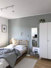 Membuat desain kamar tidur sederhana. Small Bedroom Ideas Develop An Inviting Ambience With These Small Bedroom Decorating Ideas Maximize Your Ide Kamar Tidur Ide Dekorasi Kamar Desain Interior