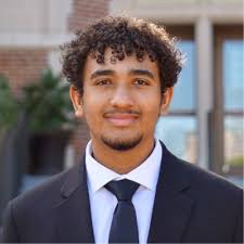 I am incredibly honored to be part of the medal ceremony for the James M.  Seneff Honors Program and to belong to such an impactful community. This  recognition represents a significant milestone