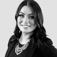 Gina Pio's Instagram, Twitter & Facebook