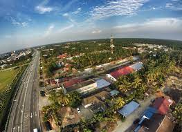It lies southeast of muar, southwest of kluang, northwest of pontian, and south of segamat and the new tangkak district. Jalan Kluang Batu Pahat Photo My Photos Artwork