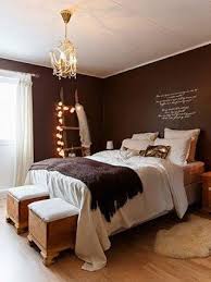 A great pattern takes up the entire wall behind the bed. How To Decorate A Bedroom With Brown Walls Decoholic Brown Bedroom Walls Brown Bedroom Brown Walls