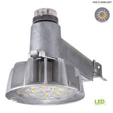 Lumark Aluminum Outdoor Integrated Led Dusk To Dawn Area Security Light At 5000k Daylight With Photocell Sensor Ctkrv1a The Home Depot