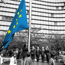 European Commission - On 29 May 1986, the European flag was raised for the first time in front of the Berlaymont building — the headquarters of the European Commission in 🇧🇪 Brussels.