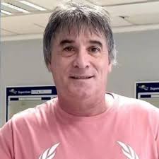 Hoy es uno de esos días que necesitaría estar con mis viejos. Ellos…