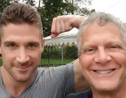 Robert Arno's Instagram, Twitter & Facebook