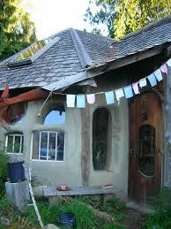 A Slew Of Eccentric Houses All Over The World Offbeat Home Life Cob House Earth Homes Eco House