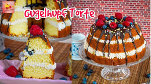 Klassischer marmorkuchen gugelhupf mit richtig edler schokolade im kern und dazu ein köstlich schokoladiger guss. Gugelhupf Torte Mit Erdbeercreme Geburtstagstorte Youtube