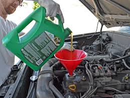 The engine produced until 2008 had oil leaks from the front crankshaft oil seal. 1989 1994 Toyota Pickup Oil Change 2 4l I4 1989 1990 1991 1992 1993 1994 Ifixit Repair Guide