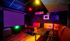 Looking for a suitable place to let loose with friends on a friday night? Nachtleben In Seoul Beste Koreanische Karaoke Bars Pubs Nachtclubs