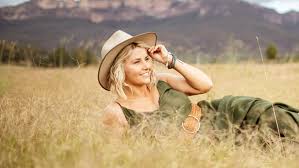 Beatrice egli zeigt bein im abendkleid: Beatrice Egli Steckbrief Und Biografie Schlager Radio