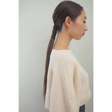 さらツヤロングストレートヘアで思わず触れたくなる美しさを hair ヘアアレンジ ストレート ストレートヘア モード ヘア