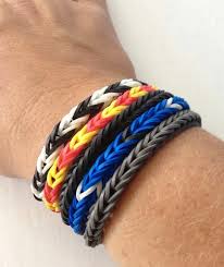 Beschreibt wie der gummi fuer ein armband geknuepft wird. Gummiarmbander Zahlen Zu Den Kreativsten Diy Projekten