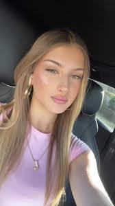 Lisa Rabalais's Instagram, Twitter & Facebook