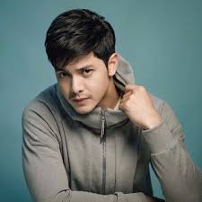 Alden Richards - Nagdagdag si/ang Alden Richards ng bagong litrato.