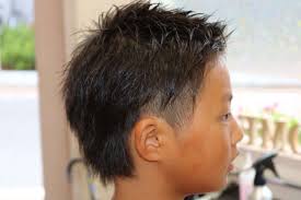 小学生男の子 キッズの髪型 ヘアスタイル人気57選 かっこいい おしゃれなメンズ髪型ヘアスタイル サロンセブン こども 髪型 髪型 男子 ヘアスタイル