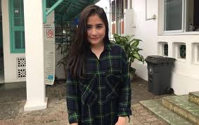 Nama prilly latuconsina masuk ke dalam jajaran aktris muda tanah air dengan berbagai talenta. Ke Amerika Prilly Latuconsina Datangi Kantor Instagram Dan Facebook