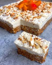 Und natürlich habe ich die dann auch gleich für euch fotografiert, damit ihr sie direkt zu hause nachbacken könnt. Paket Roher Aprikosen Kokos Kuchen Rezept Zutaten Von Reformhaus Reformhaus Shop De Ihr Reformhaus Im Internet