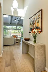 Amenajare Cu Stil A Holului Mic și Ingust Galerie Foto Edifica Entry Tables Entryway Console Table Entry Table Decor