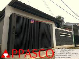 Pagar rumah minimalis, pagar besi, pagar stainless, gerbang rumah, teralis jendela, teralis jendela, kanopi rumah, canopy rumah, stainless desain gambar pagar rumah minimalis yang modern dengan harga pagar minimalis murah di malang. Pagar Minimalis Besi Galvanis Motif Vertikal Rapat Di Permata Mansion Pamulang Jual Kanopi Termurah 08125227383