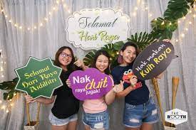 You can use your cell phone or web camera. Hari Raya Photobooth