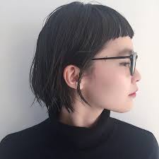 うららちゃん伸びました 今日は メガネにショートバング ショートバング 刈り上げヘアのデザイン 刈り上げヘア
