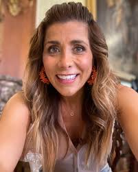 Ich war heute im Autohaus arbeiten. Immer wieder schön ein paar Karren zu  verkaufen. Karre. Möhre. Rostlaube. Mopped. Kiste. Schüssel. Eimer.  Hobel.Klepper. Ofen. Kasten. Na, wem fällt noch ein Synonym für Auto