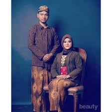 Baju casual are available in latest collections at reasonable prices upon alibaaba.com. Wah Deretan Outfit Ini Menarik Banget Untuk Tema Foto Prewedding Hijab Cek Inspirasinya Di Sini