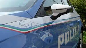 Roma, ladro al supermercato: ruba profumi e creme poi aggredisce la commessa