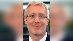 Von Pappnasen und Milliardenschulden: Regierungsbilanz nach 100 Tagen