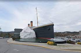 Is there free parking available at the titanic museum pigeon forge. 2s5ddvjacbhc8m