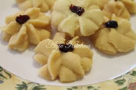 Cookies ini bukan sahaja untuk hidangan hari raya atau hari hari perayaan tetapi juga untuk dijadikan hidangan di rumah kita sepanjang masa, terutama. Danish Butter Cookies Azie Kitchen