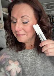 Buildable vs shimmery makeup options