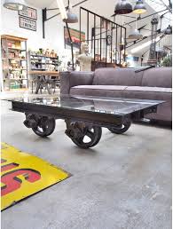 Wagonnet De Mine Detourne En Table Basse In 2020 Coffee Table Table Pallet Coffee Table