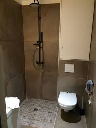 Wc Salle De Bain Grand Carreau 80x80 Douche A L Italienne Salle De Bain Faience Douche Salle De Douche