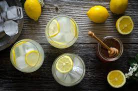 An heißen tagen ist es sinnvoll viel zu trinken. Limonade Selber Machen Zitronenlimonade Und Andere Fruchtige Drinks
