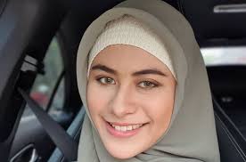 Nama betari ayu mungkin tidak asing lagi ditelinga masyarakat. Biodata Artis Betari Ayu