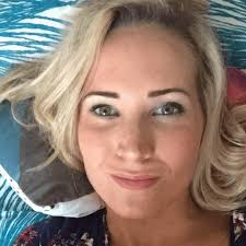 Naturopathic Nutritionist specialising in helping women with Endometriosis,  women's reproductive health and hormones.