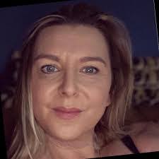 Paula Maze's Instagram, Twitter & Facebook