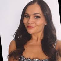 Robyn Potter's Instagram, Twitter & Facebook