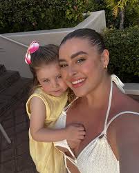 Happy Easter from my fam🐇🫶🏼🩷 🌺