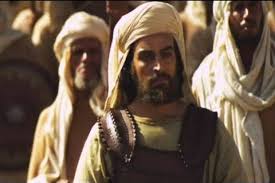 Nama sebenar saidina ali ialah ali bin abi talib bin abdul muttalib bin hasyim bin abdu manaf. Biografi Ali Bin Abi Thalib Khalifah Bergelar Karramallahu Wajhah