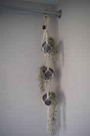 Plantenhangers Woonaccessoires En Wanddecoratie Op Www Homeandolive Com Plantenhanger Plants Natuur Plantenhanger Macrame Plantenhangers Macrame Patronen