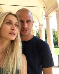 Very popular in brazil, became known for her roles as cecéu the novel the clone by gloria perez. Sergio Marone Termina Namoro De 4 Anos E Ex Engata Noivado Quem Quem News