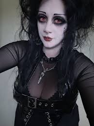 PROOF OF LIFE 👻 Because everything always happens at the same time (thanks  Universe) guess who is having a baby TOMORROW? I really, really just wanted  to experience natural labour once but