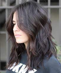 Se hai i capelli neri uno dei tagli capelli medi 2021 sarà il tuo signature. Pin On Capelli