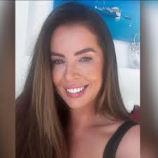 Looking for a full time/ part time salon assistant