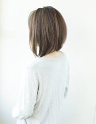 小顔効果 前下がりミディアム yr 424 ヘアカタログ 髪型 ヘアスタイル afloat アフロート 表参道 銀座 名古屋の美容室 美容院 ミディアムヘア ヘアスタイル 前下がり