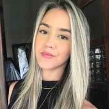 Betty Borges's Instagram, Twitter & Facebook