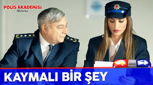 Polis akademisi filmi ülkemizde polis okulu adı ile'de bilinmektedir. Kaymali Bir Sey Polis Akademisi Alaturka Youtube